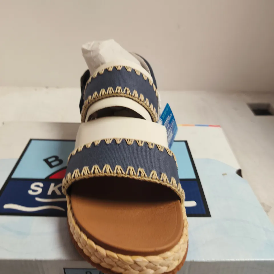 BOXED PAIR OF SKECHERS WOMEN'S SANDALS – UK 7