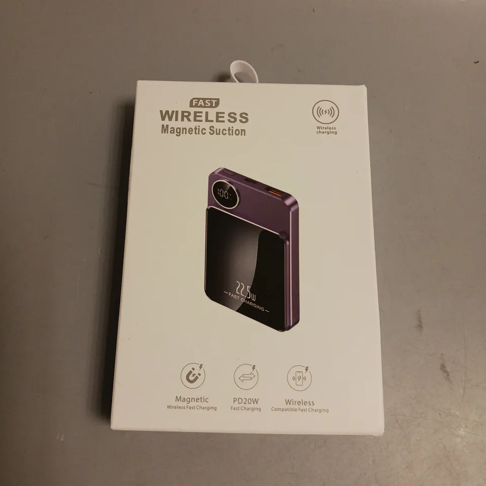 UNBRANDED WIRELESS FAST CHARGING MAGNETIC POWERBANK IN BLACK CHARGING CABLE INCLUDED
