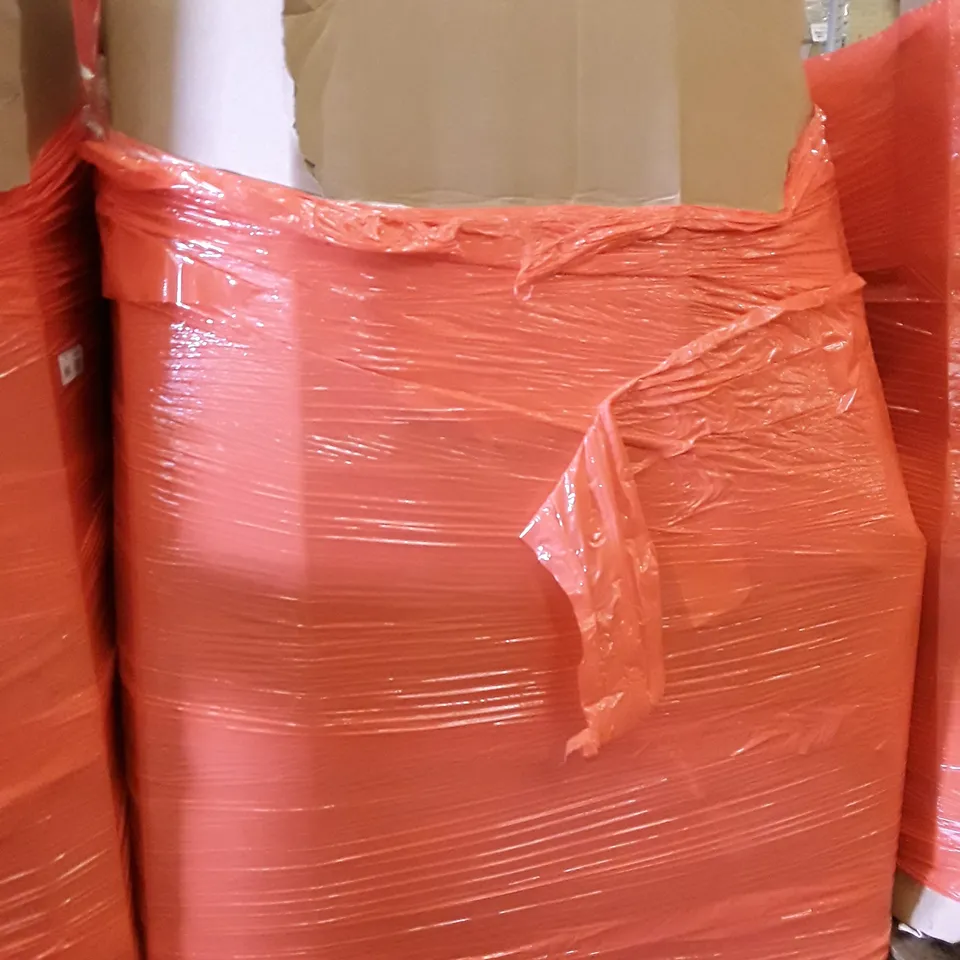 PALLET OF ASSORTED PRODUCTS INCLUDING TOILET SEAT, GIFT BAGS, GUMMY MOLDS, HOT WATER BOTTLE, ADVENT CALENDAR, PHONE GLASS PROTECTOR  