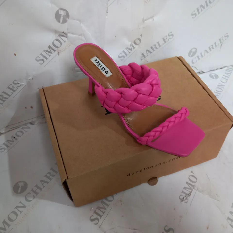 BOXED PAIR OF DUNE LONDON PINK LEATHER PLAITED MID HEEL MULE IN SIZE 7