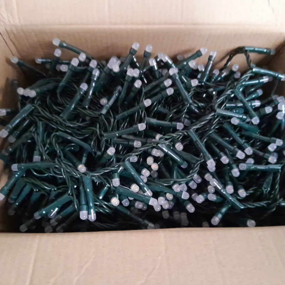 1000 WARM WHITE GLOW WORM CHRISTMAS LIGHTS