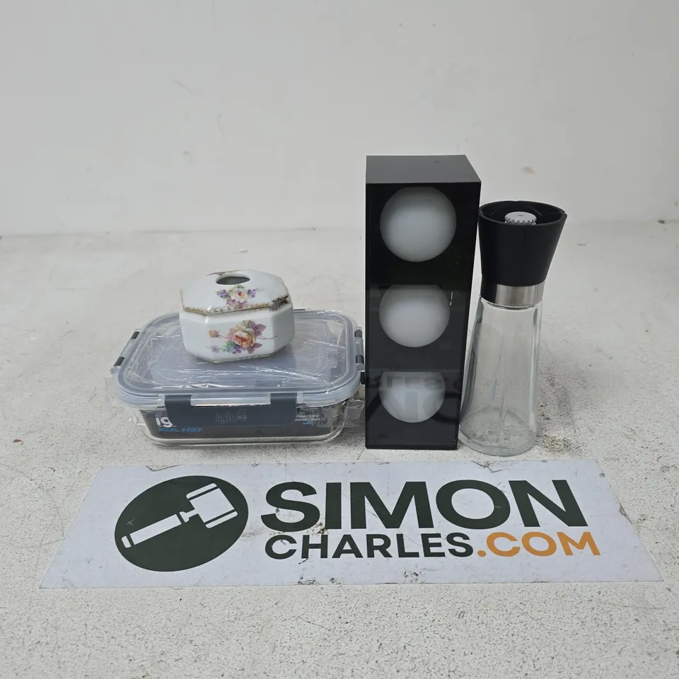 APPROXIMATELY 6 ASSORTED HOUSEHOLD ITEMS TO INCLUDE IGLU FOOD CONTAINER, DISCO 3 BALLS LED LIGHT, CANDLE HOLDER, ETC - COLLECTION ONLY