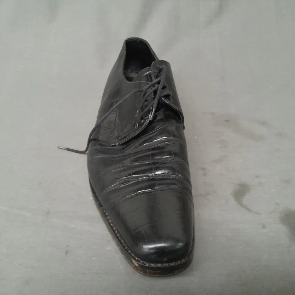 PAIR OF PRADA LACE UP SHOES IN BLACK SIZE 8.5