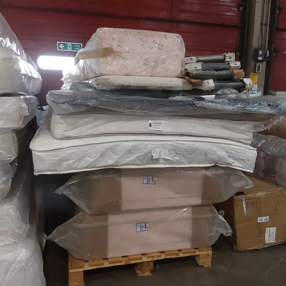 PALLET CONTAINING A LARGE ASSORTMENT OF DIVAN BASE PARTS, MATTRESSES AND HEADBOARDS ECT