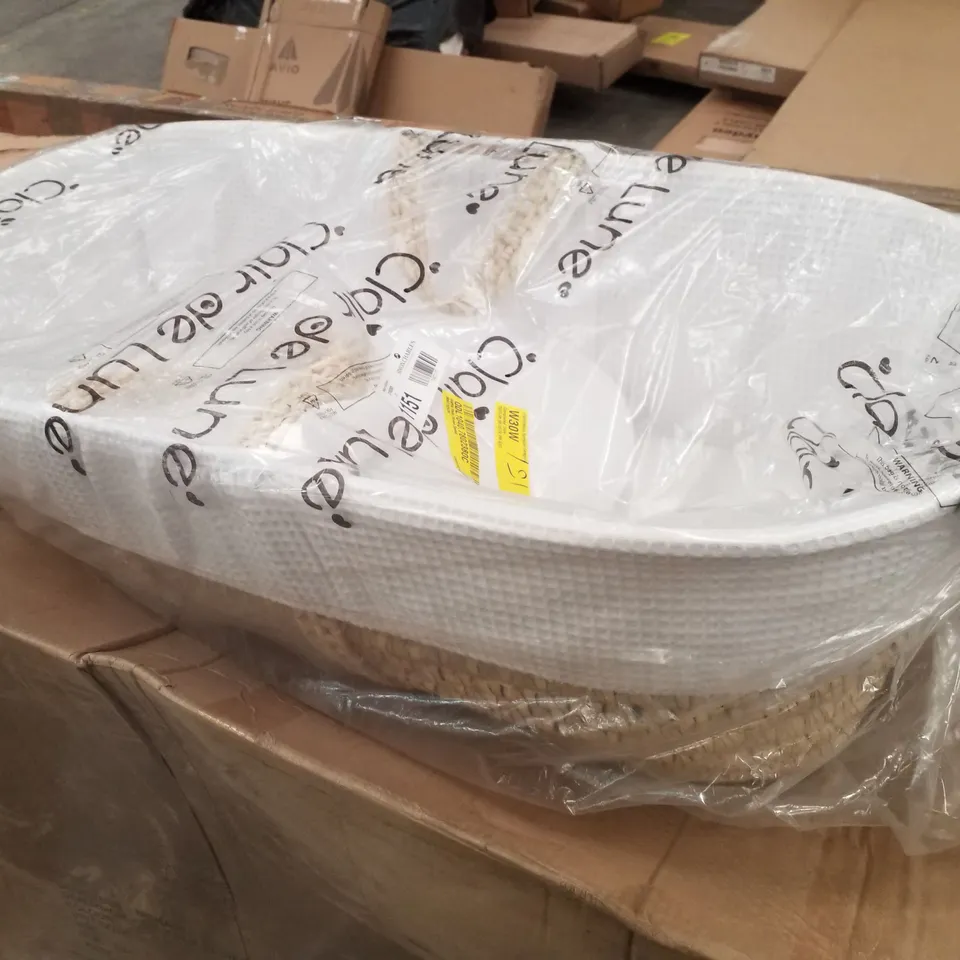 BAGGED WAFFLE PALM MOSES BASKET