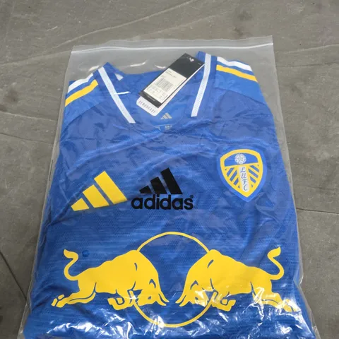 LEEDS UNITED FOOTBALL JERSEY – SIZE 2XL