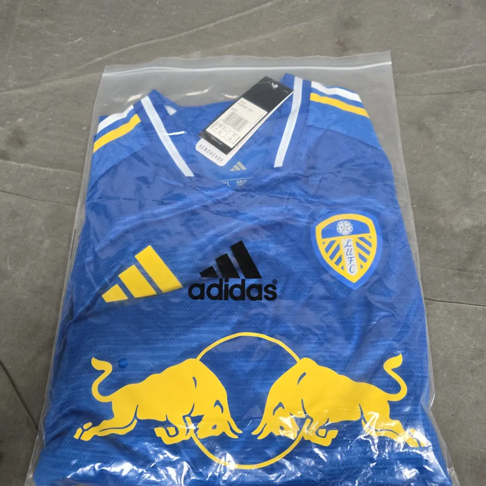 LEEDS UNITED FOOTBALL JERSEY – SIZE 2XL