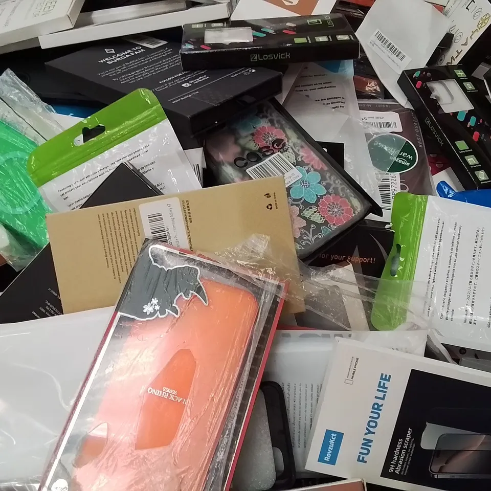 PALLET CONTAINS LARGE QUANTITY OF PHONE CASES