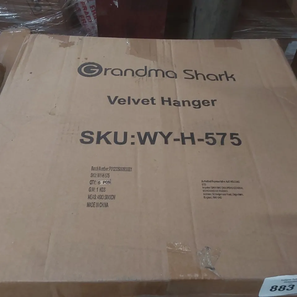 BOXED GRANDMA SHARK VELVET HANGER