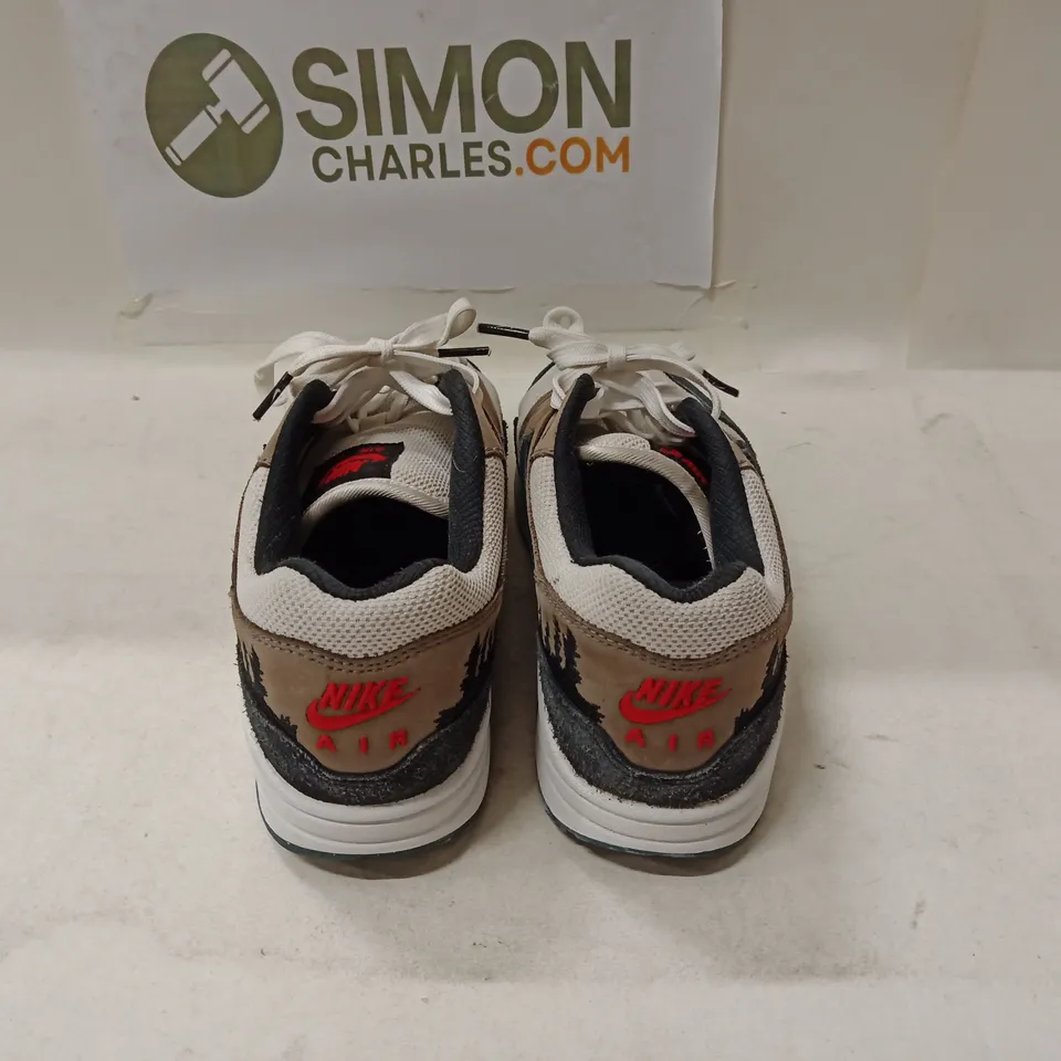 NIKE AIR SNEAKERS, BEIGE/TEAL, US 7.5 (UK 6.5) – GRADED