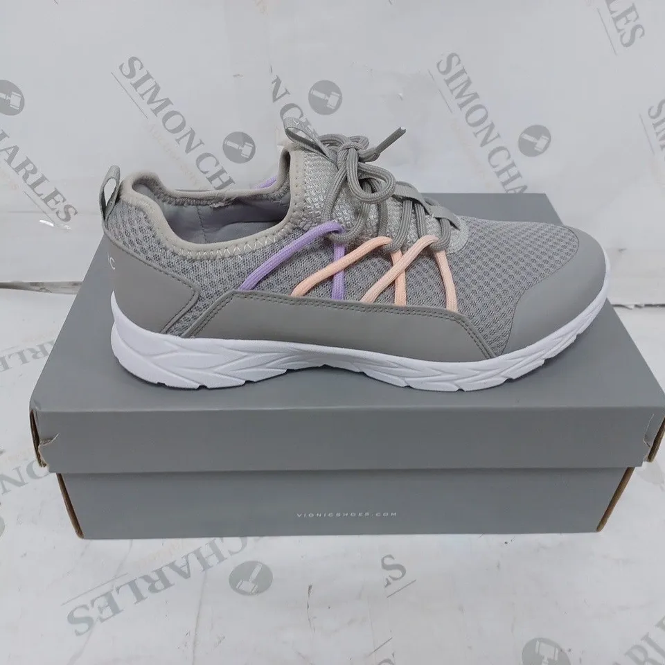 BOXED PAIR OF VIONIC TRAINERS SIZE 7