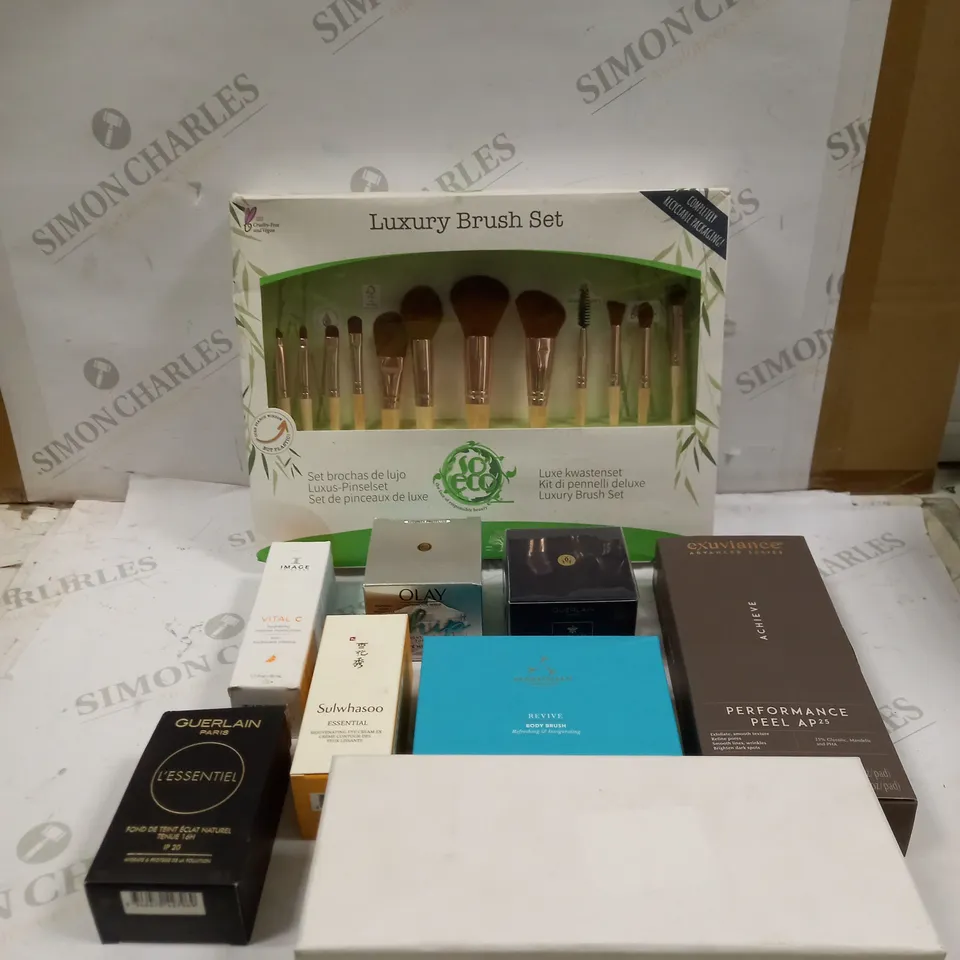 BOX OF 35 ASSORTED BEAUTY PRODUCTS & GIFT SETS TO INCLUDE EXUVIANCE PERFORMANCE PEEL AP25, AROMATHERAPY REVIVE BODY BRUSH, IMAGE VITAL C MOISTURISER ETC 