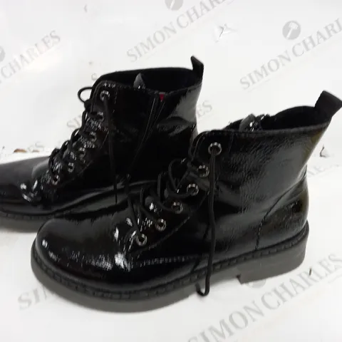 BOXED PAIR OF RIEKER LACE UP BOOTS IN BLACK - 7.5