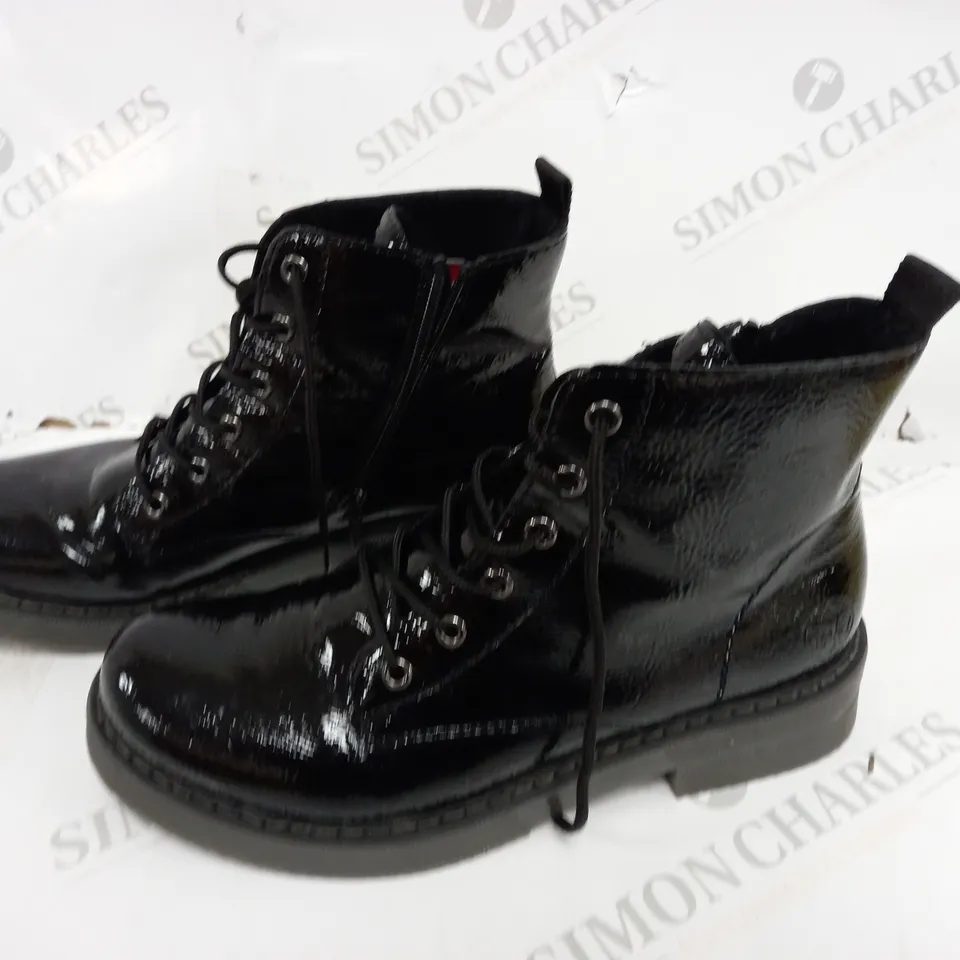 BOXED PAIR OF RIEKER LACE UP BOOTS IN BLACK - 7.5