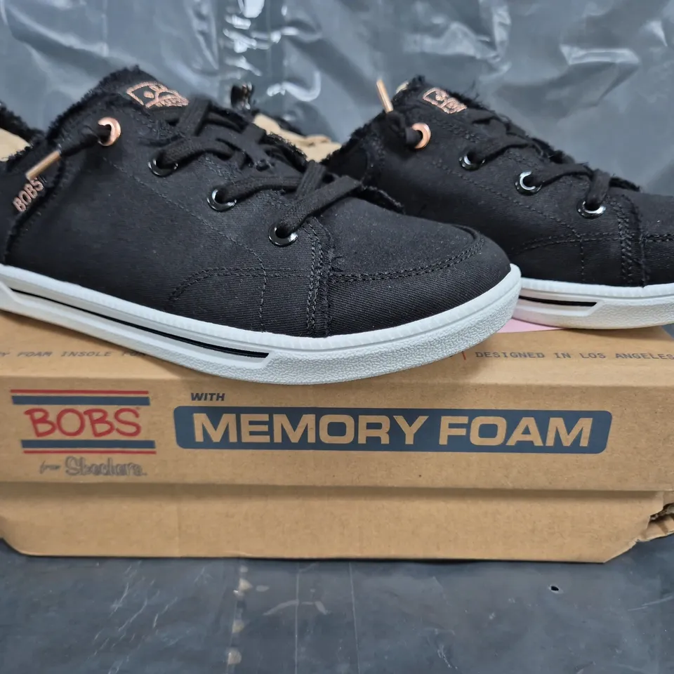 BOXED PAIR OF SKECHERS BOBS SHOES IN BLACK SIZE 6