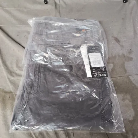 BAGGED ALPHA INDUSTRIES BASIC COTTON PANTS IN VINTAGE GREY SIZE 32