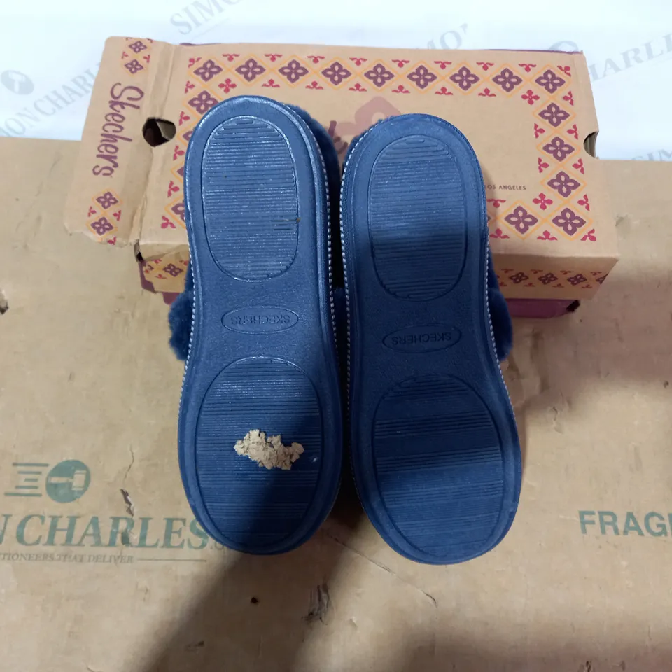 BOXED PAIR OF SKECHERS SLIPPERS - SIZE 5.5