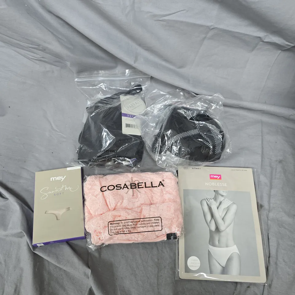 APPROXIMATELY 25 ASSORTED WOMEN'S CLOTHING PRODUCTS IN VARIOUS BRANDS TO INCLUDE MEY, COSABELLA, BOABS BLOOMERS, PARFAIT, AFTER EDEN ETC