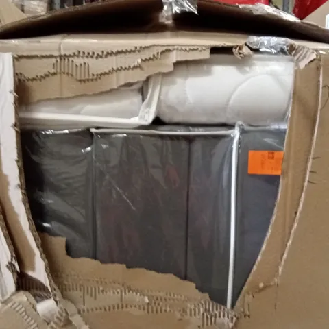 PALLET CONTAINING A LARGE QUANTITY OF BEDDING PRODUCTS