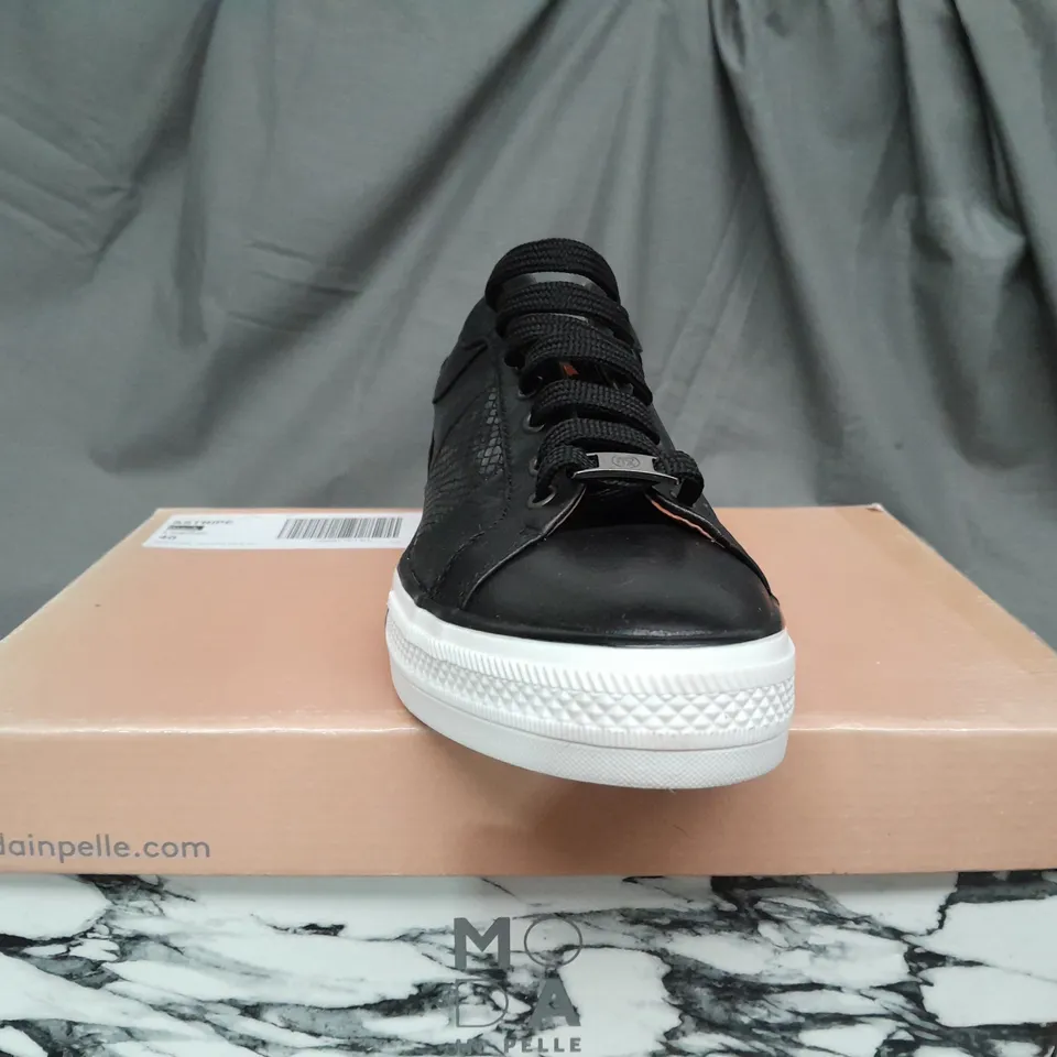 BOXED PAIR OF MODA IN PELLE ASTRIPE BLACK LEATHER TRAINERS - SIZE 7
