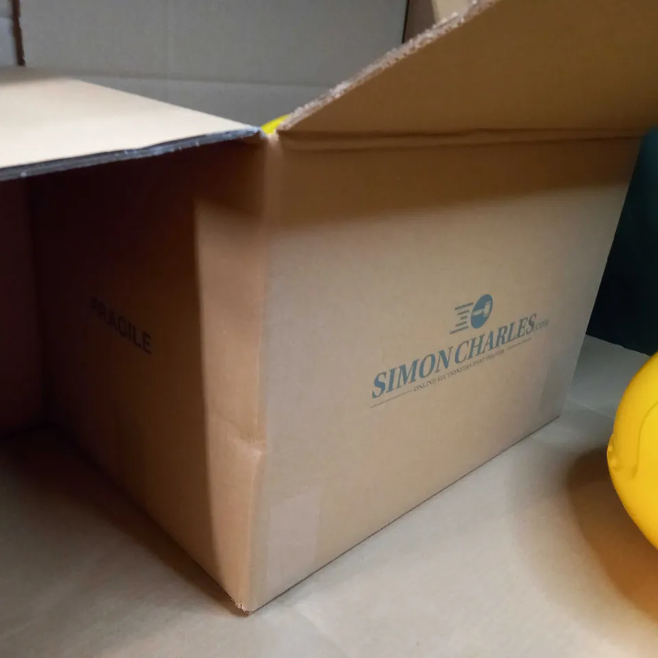 LOT OF APPROX 6 YELLOW JONESHARGEAVES HARD HATS