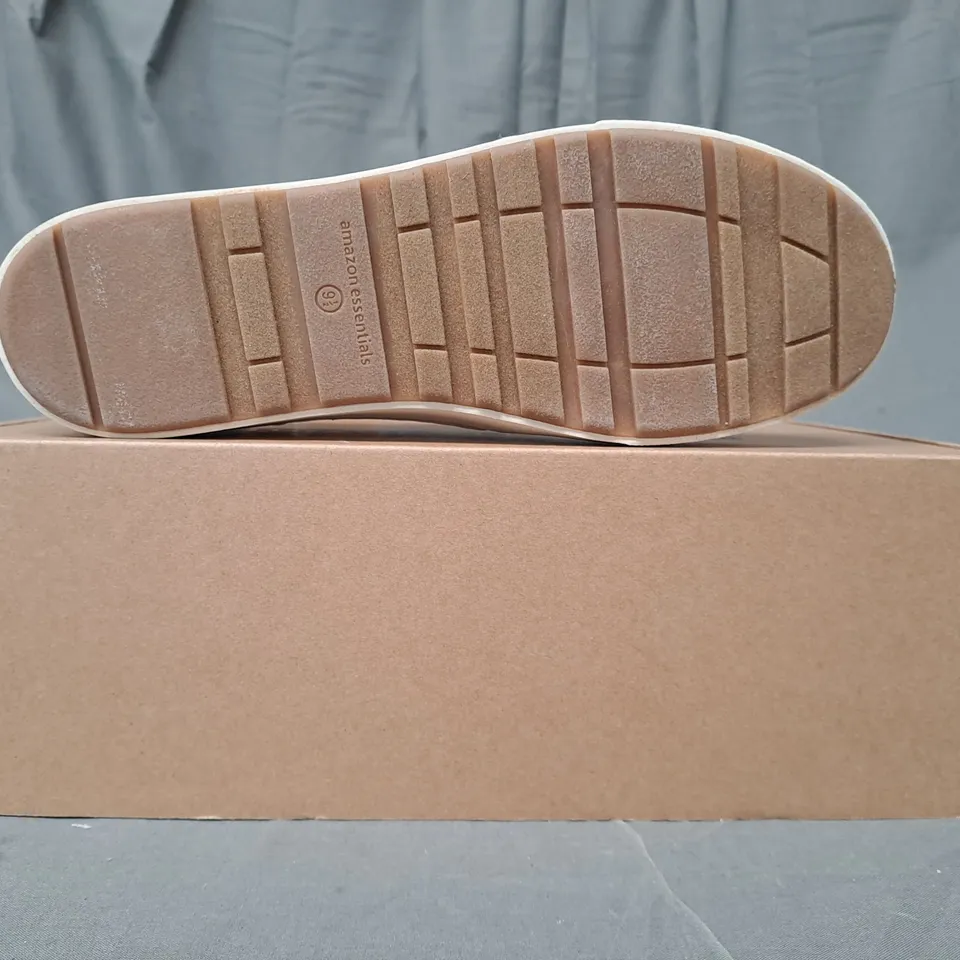BOXED PAIR OF AMAZON ESSENTIALS SLIP-ON SHOES IN NAVY UK SIZE 7.5
