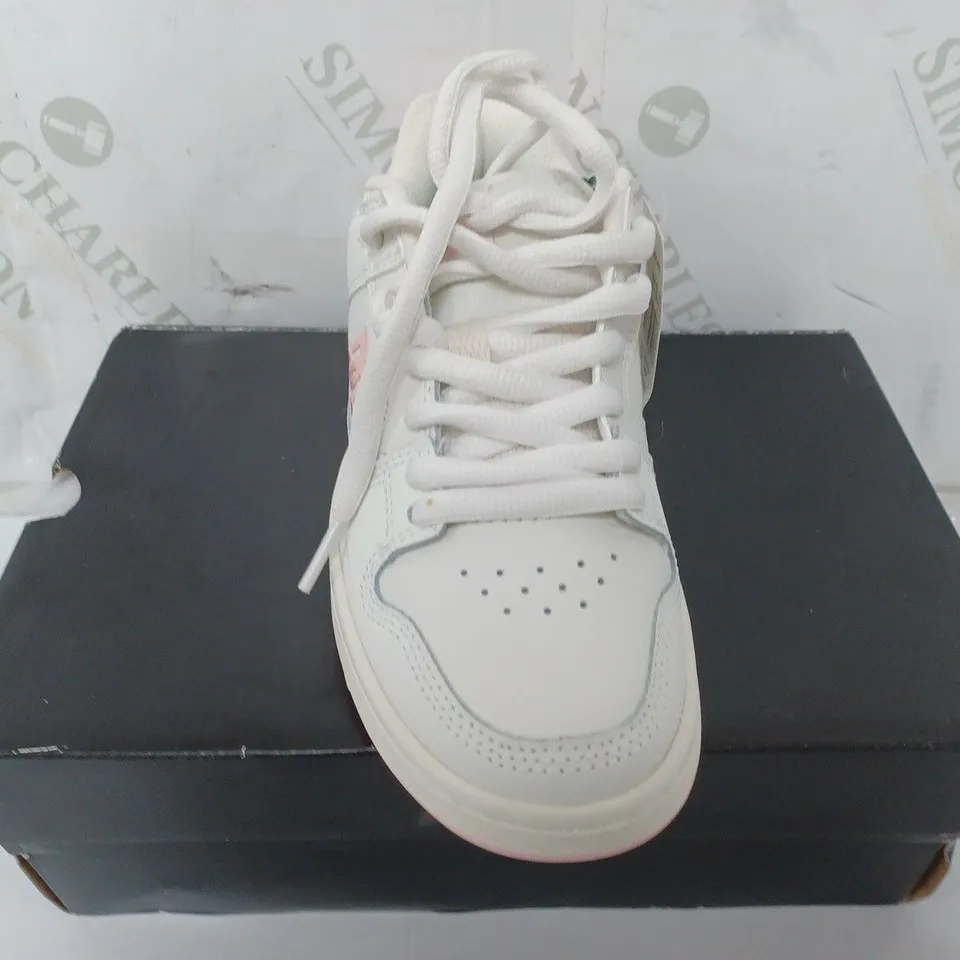 BOXED PAIR OF DC MANTECA 4 WOMES SHOES IN WHITE/PINK - SIZE UK 3.5