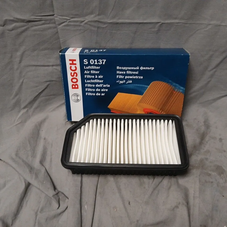 BOXED BOSCH S 0137 AIR FILTER