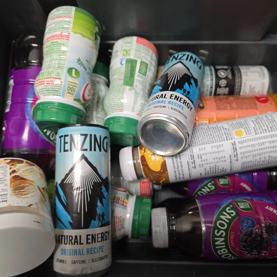 APPROXIMATELY 14 ASSORTED FOOD & DRINK ITEMS TO INCLUDE - COW & GATE INFANT MILK 1 , ROBINSONS BLACKBERRY & BLUEBERRY ETC