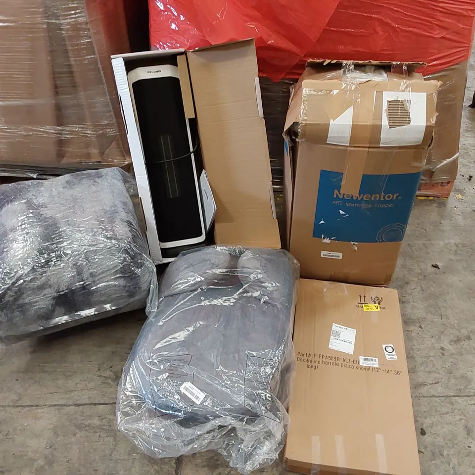 PALLET OF ASSORTED ITEMS INCLUDING: PELONIS CERAMIC HEATER, KING SIZE MATTRESS TOPPER, CUSHIONS, PIZZA SHOVEL