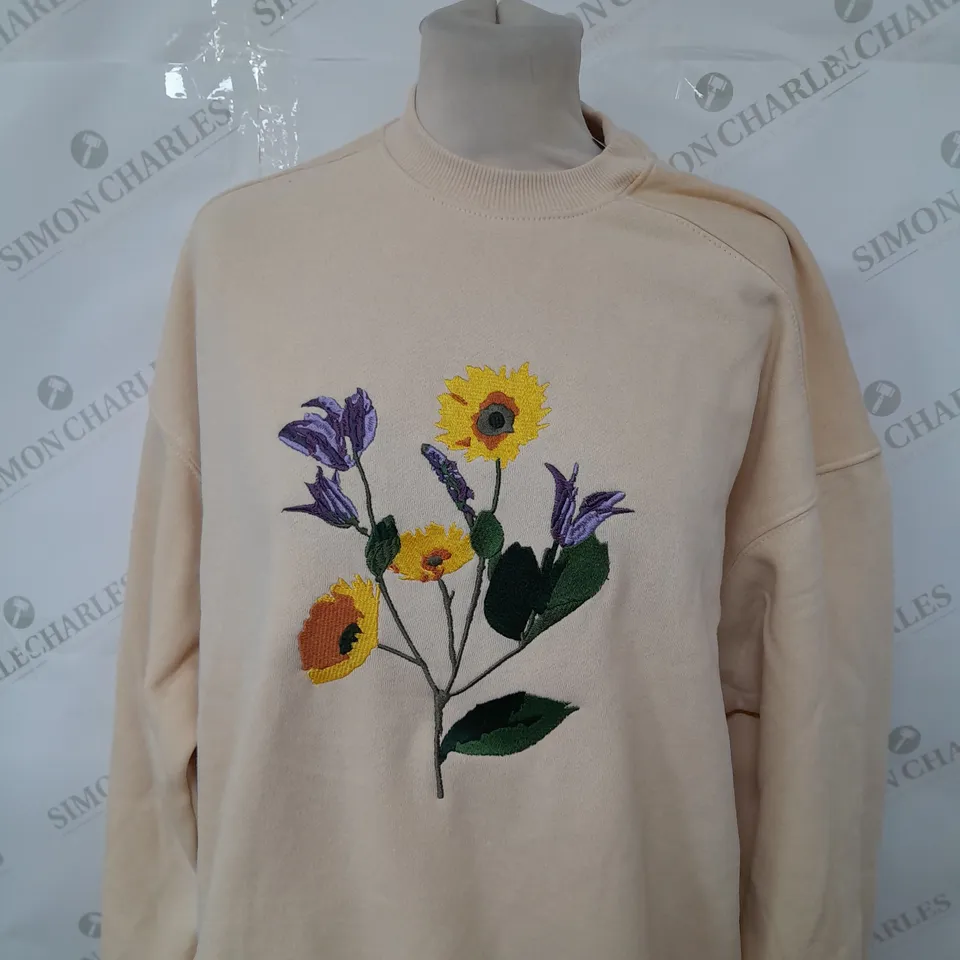 COTTON ON GRAPHIC CREW SWEATSHIRT IN SUMMER SPRING/SANDY BROWN SIZE XS