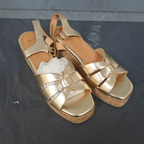 PAIR OF MODA IN PELLE POPPIEE LEATHER WEDGE SANDALS - 7