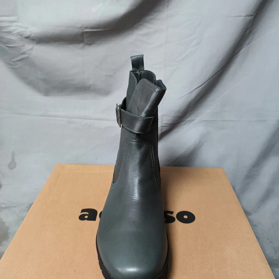 BOXED PAIR OF ADESSO LEATHER ANKLE BOOT WITH BUCKLE STRAP – GREY, WOMEN'S - SIZE 40