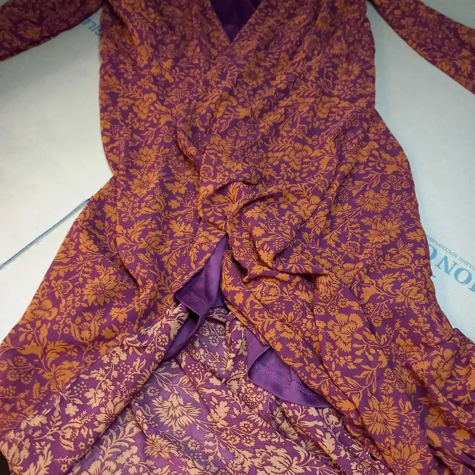 APRICOT RUST FLORAL PRINT WRAP AROUND DRESS - SIZE 16