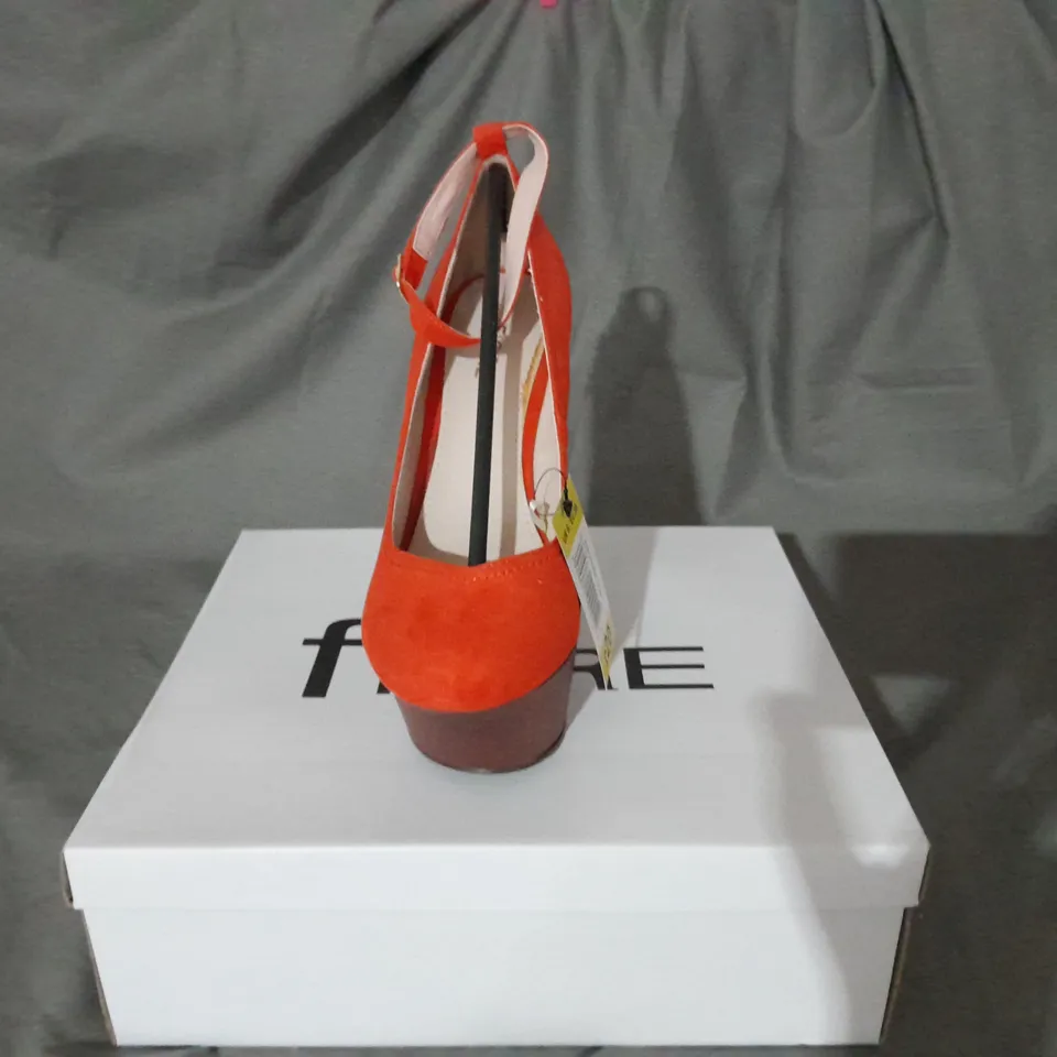 APPROXIMATELY 8 BOXED PAIRS OF FIORE WEDGE PLATFORM SHOES SIZE 6