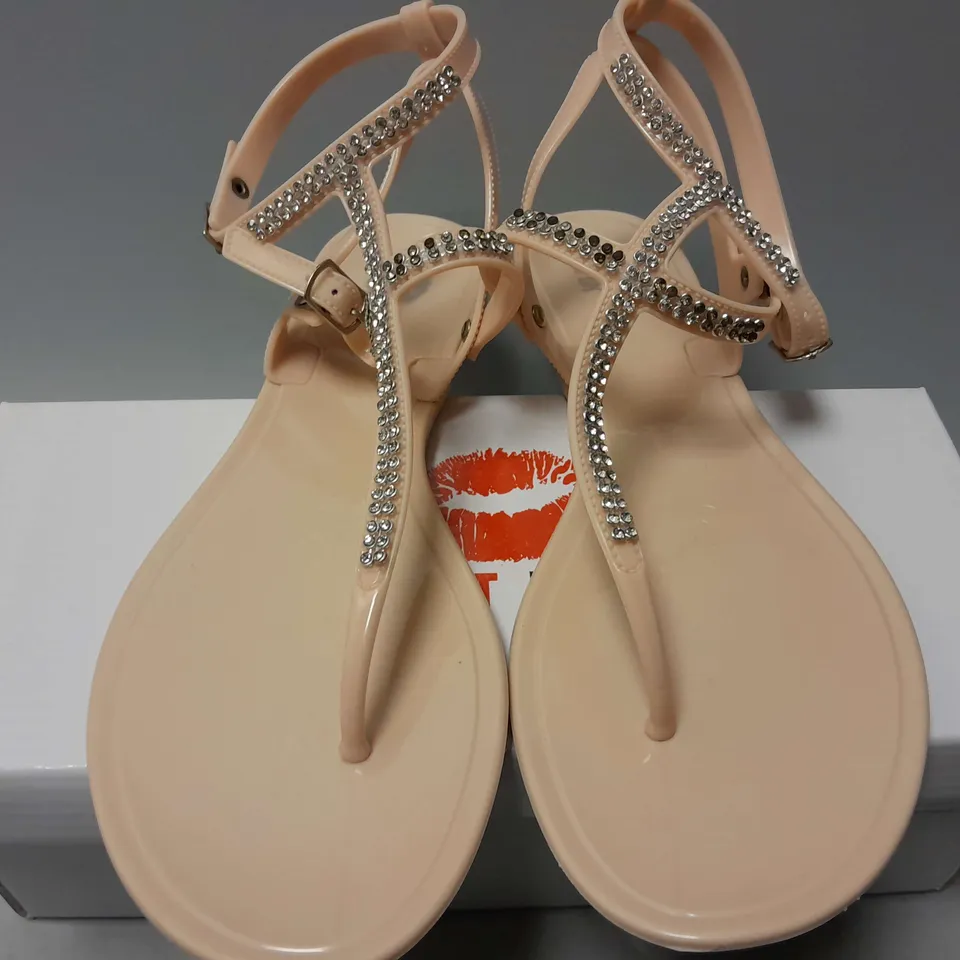 APPROXIMATELY 18 BOXED HOT LIPS SANDALS IN NUDE IN VARIOUS SIZES