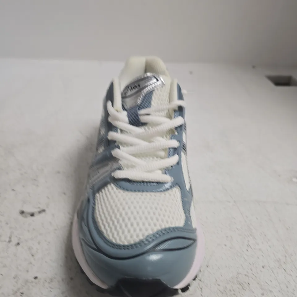 ASICS RUNNING SHOES – UK SIZE 7.5