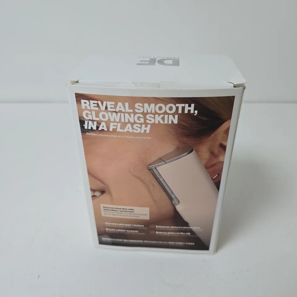 DERMAFLASH LUXE DERMAPLANING FACIAL DEVICE – PEACH FUZZ REMOVAL – BOXED