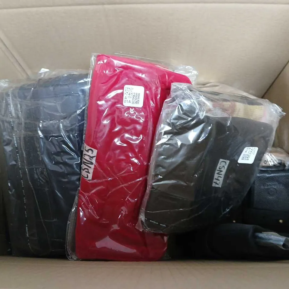 BOX OF APPROXIMATELY 15 ASSORTED HOME FABRIC ITEMS