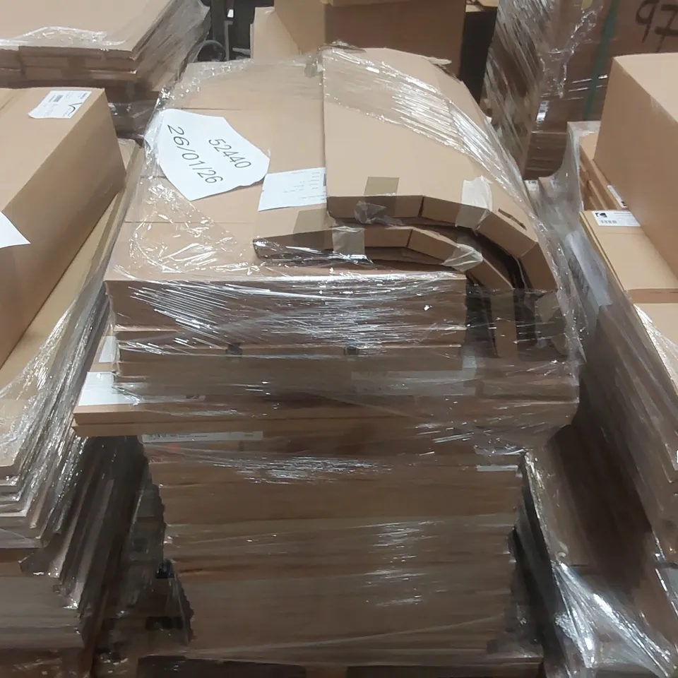 PALLET CONTAINING A LARGE QUANTITY OF ASSORTED BATHROOM FURNITURE PARTS INCLUDING: CURVED BASE DOOR, PLINTH & PLINTH PELMETS ECT