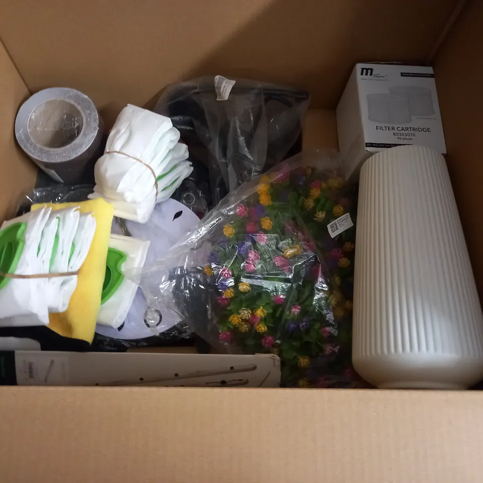 LARGE QUANTITY OF ASSORTED HOUSEHOLD ITEMS TO INCLUDE COCO PHONE, MIRA SHOWER HEAD AND FILLED CUSHION