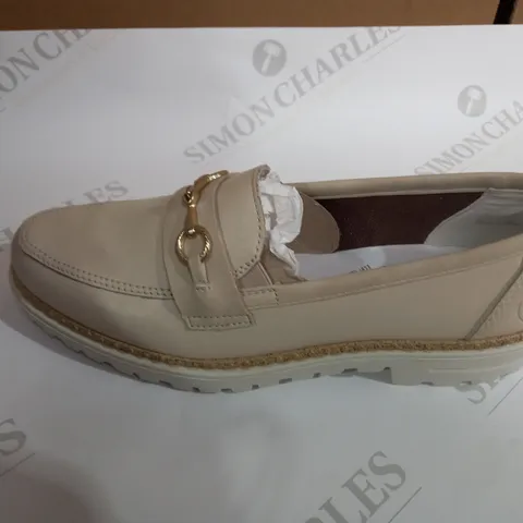 RIEKER BEIGE LOAFERS SIZE 6