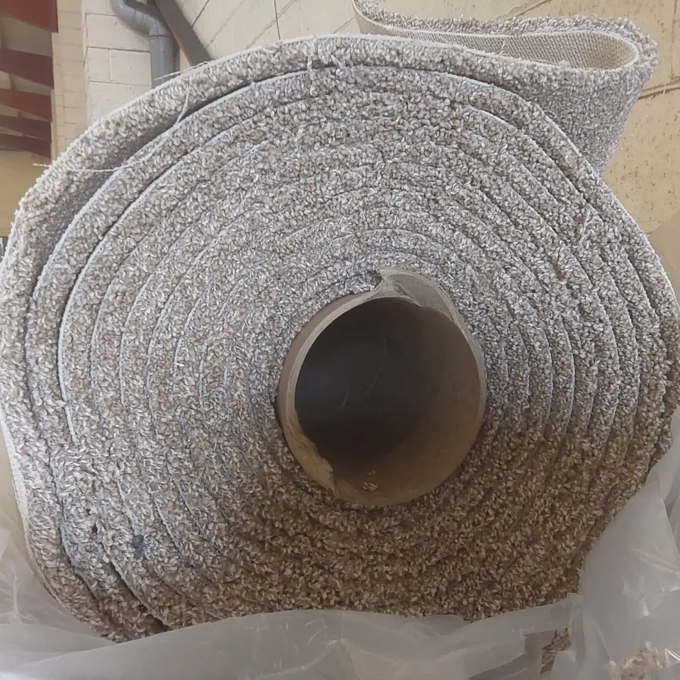 ROLL OF QUALITY FIRST IMPRESSIONS FRESH CARPET - APPROXIMATELY 8 x 5m
