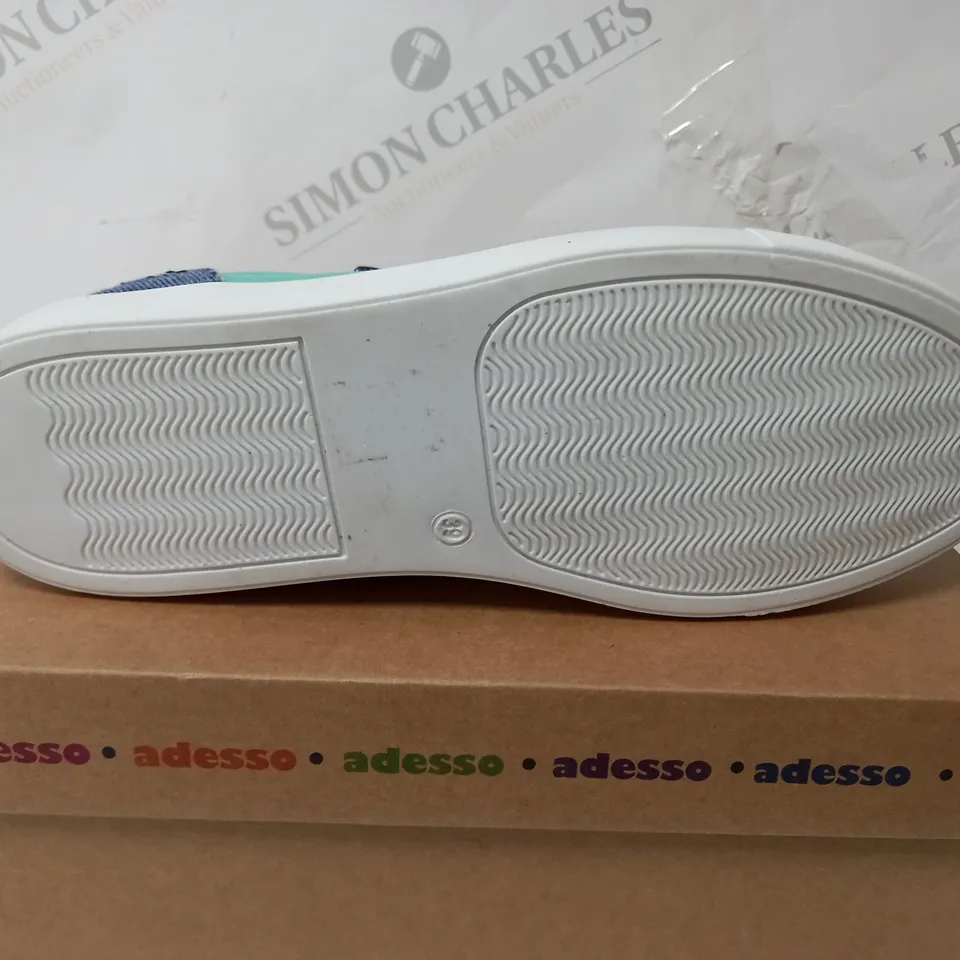 BOXED PAIR OF ADESSO FAYE ZIP TRAINERS IN BLUE/TURQUOISE - SIZE 6