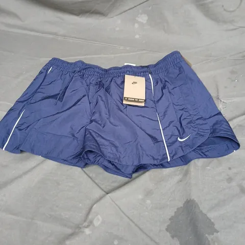 NIKE WOMENS MID RISE 2" LENGTH SHORTS IN NAVY SIZE L