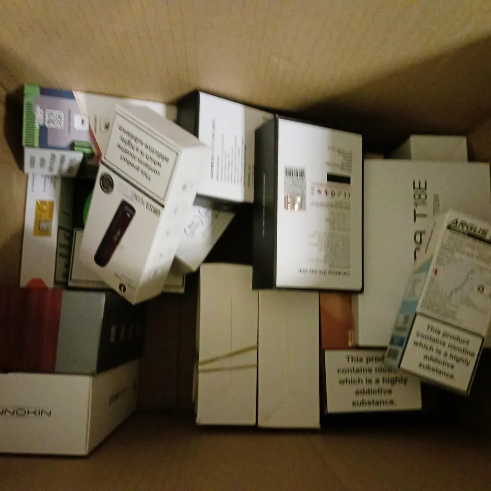 APPROXIMATELY 20 VAPES & E-CIGARETTES TO INCLUDE VAPORESSO LUXE Q2 SE, VOOPOO ARGUS P2, INNOKIN GOZEE, ETC