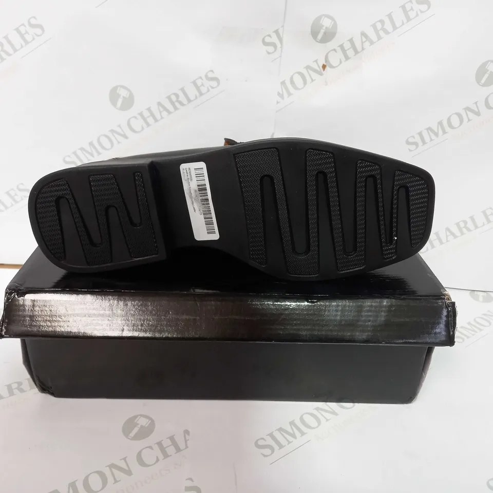 NASTLY GAL LEATHER BUCKLE SMOOTH CHUNKY LEATHER - UK 7 