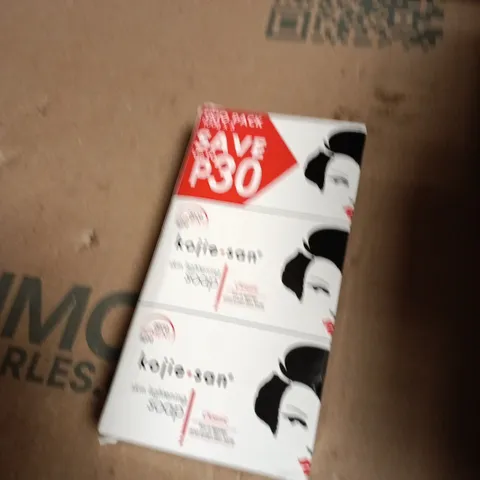 APPROXIMATELY 20 ASSORTED COSMETIC ITEMS INCLUDING KOJIE SAN SOAP , ORIENTAL BALM AND DETTOL BAR SOAP