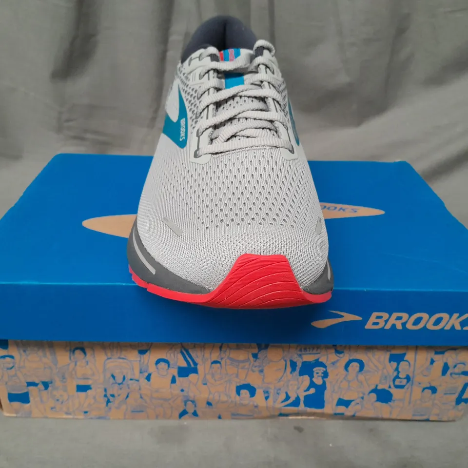 BOXED PAIR OF BROOKS GHOST 14 SHOES IN GREY/BLUE UK SIZE 9.5