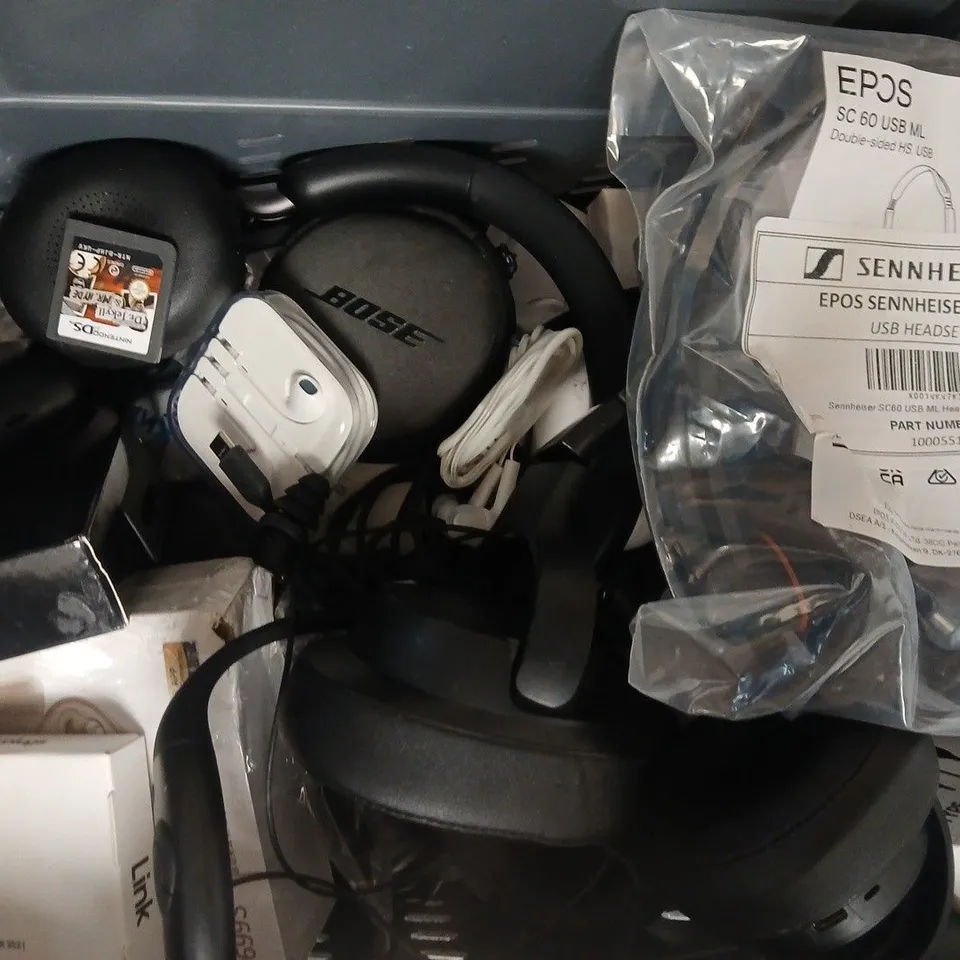 APPROXIMATELY 10 ASSORTED HOUSEHOLD ITEMS TO INCLUDE PLAYSTATION DEMO DISC, CHROMA EARPHONES, ETC